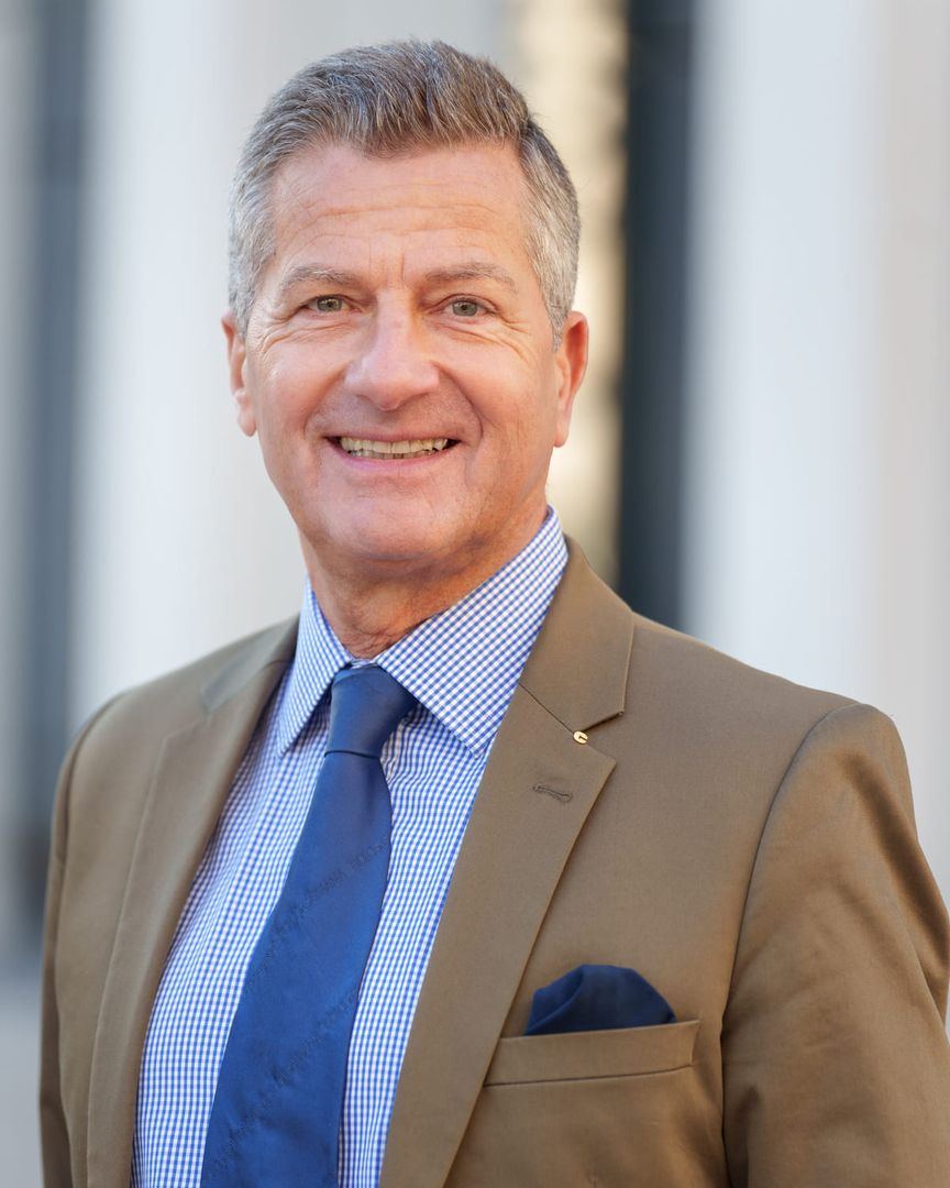 Dr. Matthias Schering